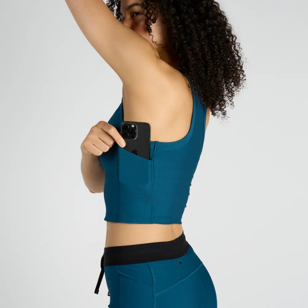 Cadence™ Scoop Neck Race Crop