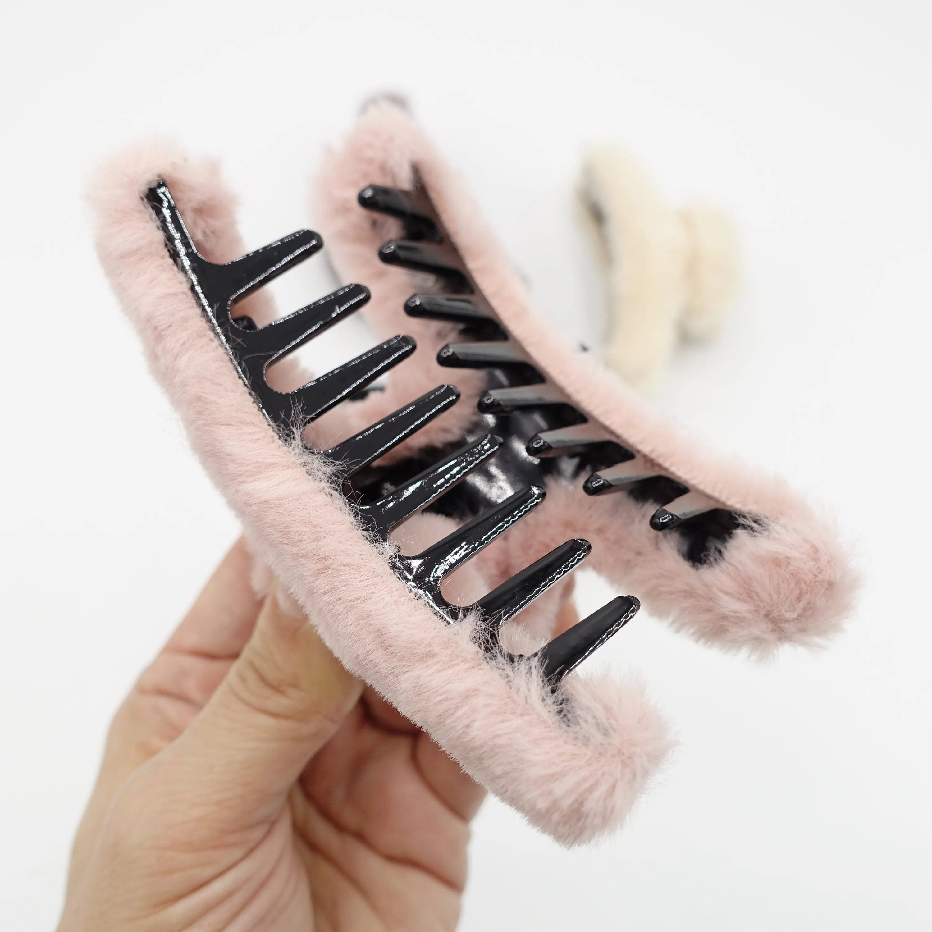 faux fur decorated hair claw Fall Winter clamp women hair accessory